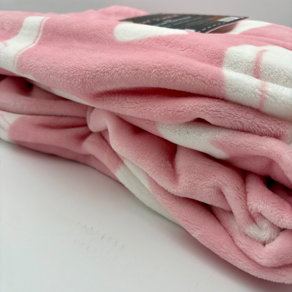 Betsey Johnson Plush Blanket Hearts Cowboy Hats Ultra Soft  Betsey Johnson Plush Blanket‎ Hearts Cowboy Hats Ultra Soft Twin Size